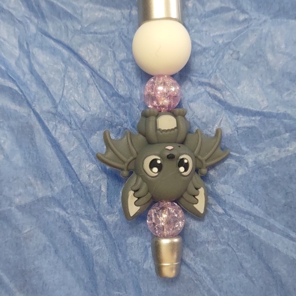 HOMEMADE ADORABLE BAT THEMED PEN WITH PURPLE AND WHITE BEADS REMOVABLE TOPPER - Picture 3 of 5